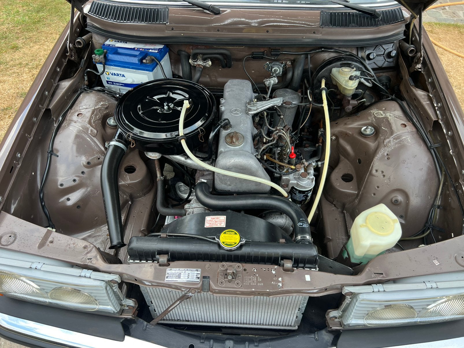 originele Mercedes W123 200D - rijklaar, foto 3