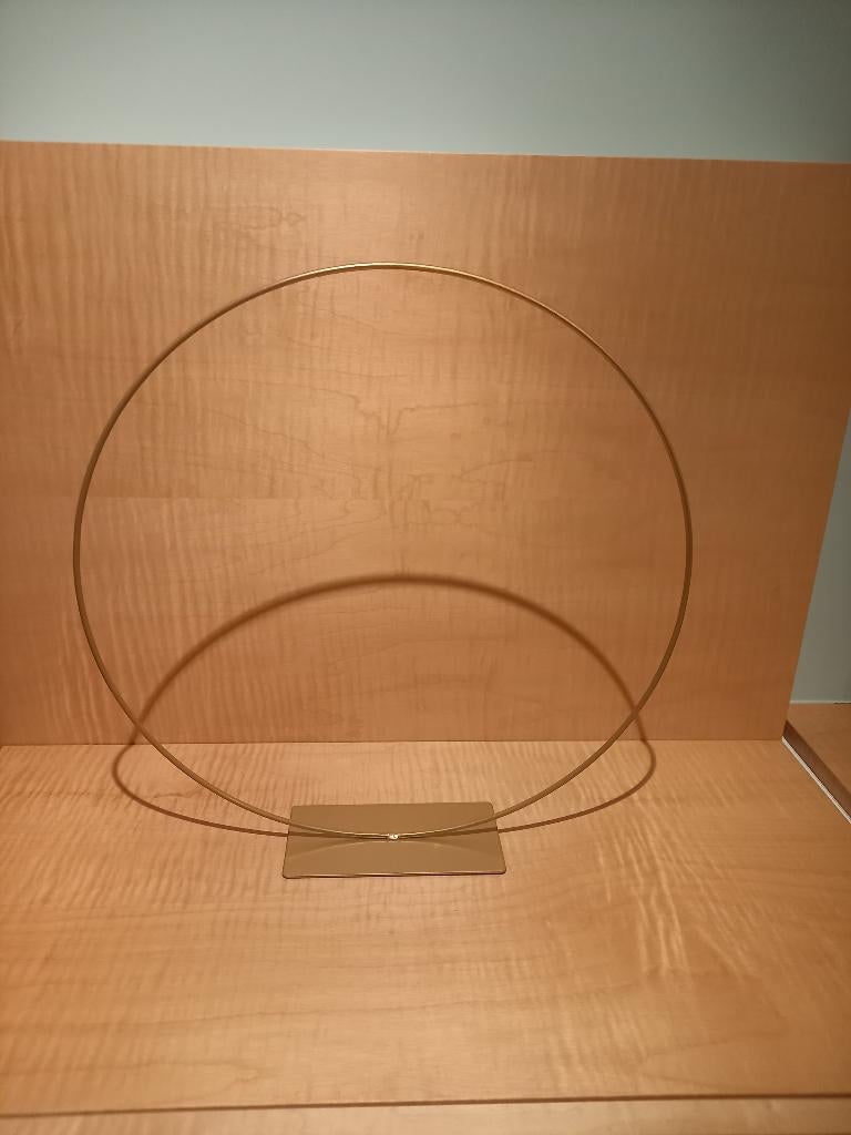 Metalen ring op voet (goudkleurig) 40 cm voor bloemschikken, Hobby en Vrije tijd, Ophalen, Nieuw