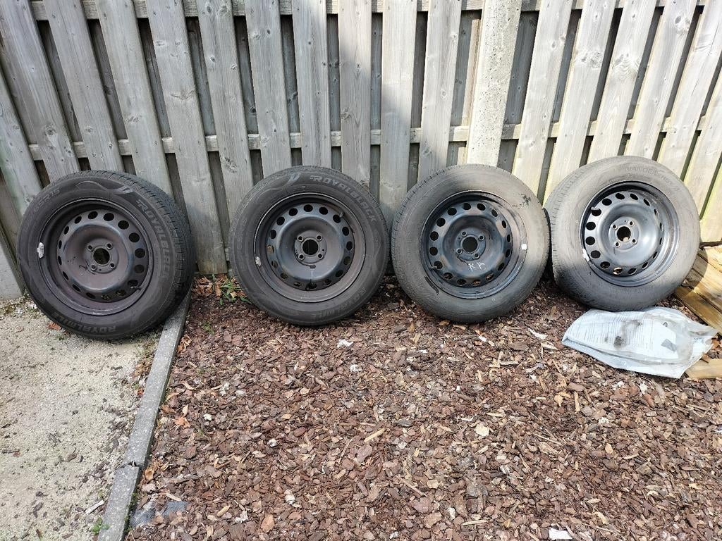 Set banden en wielen Dacia, Ophalen, Gebruikt, 15 inch, Banden en Velgen
