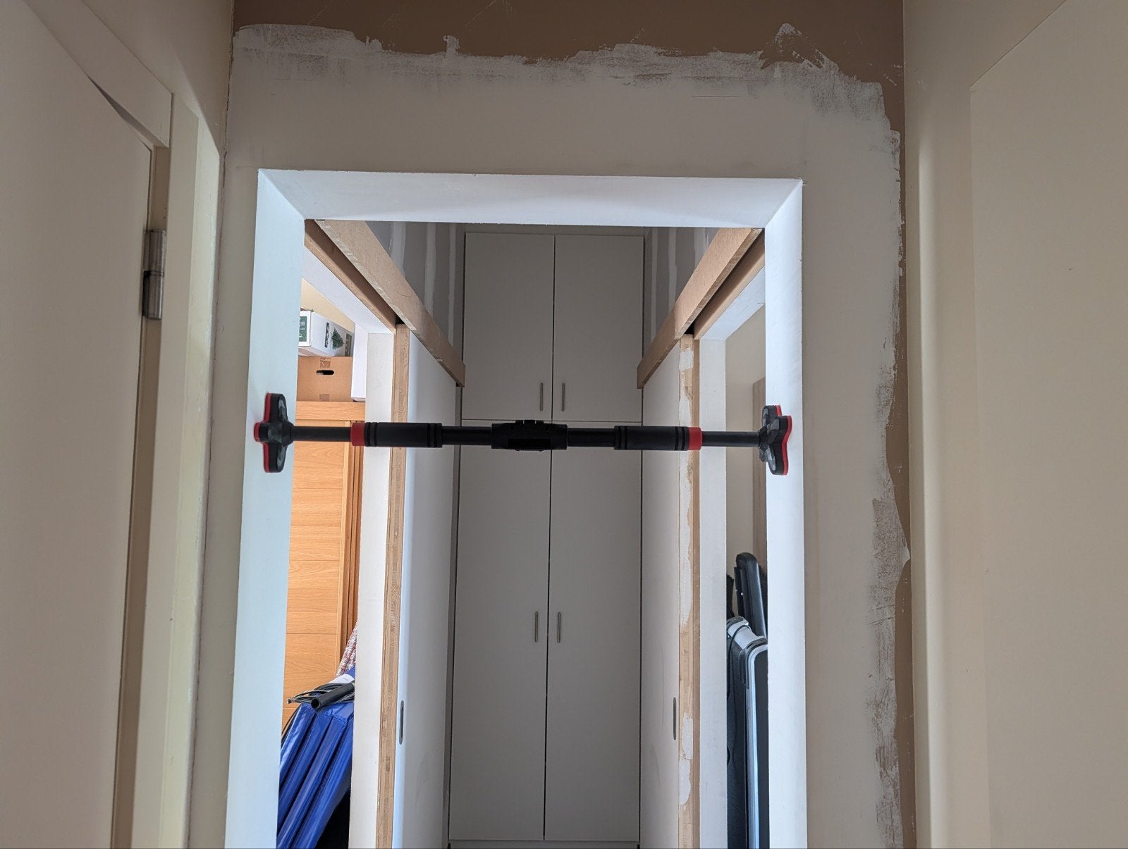 pull up bar voor deurgat met waterpas, Sports & Fitness, Enlèvement, Comme neuf