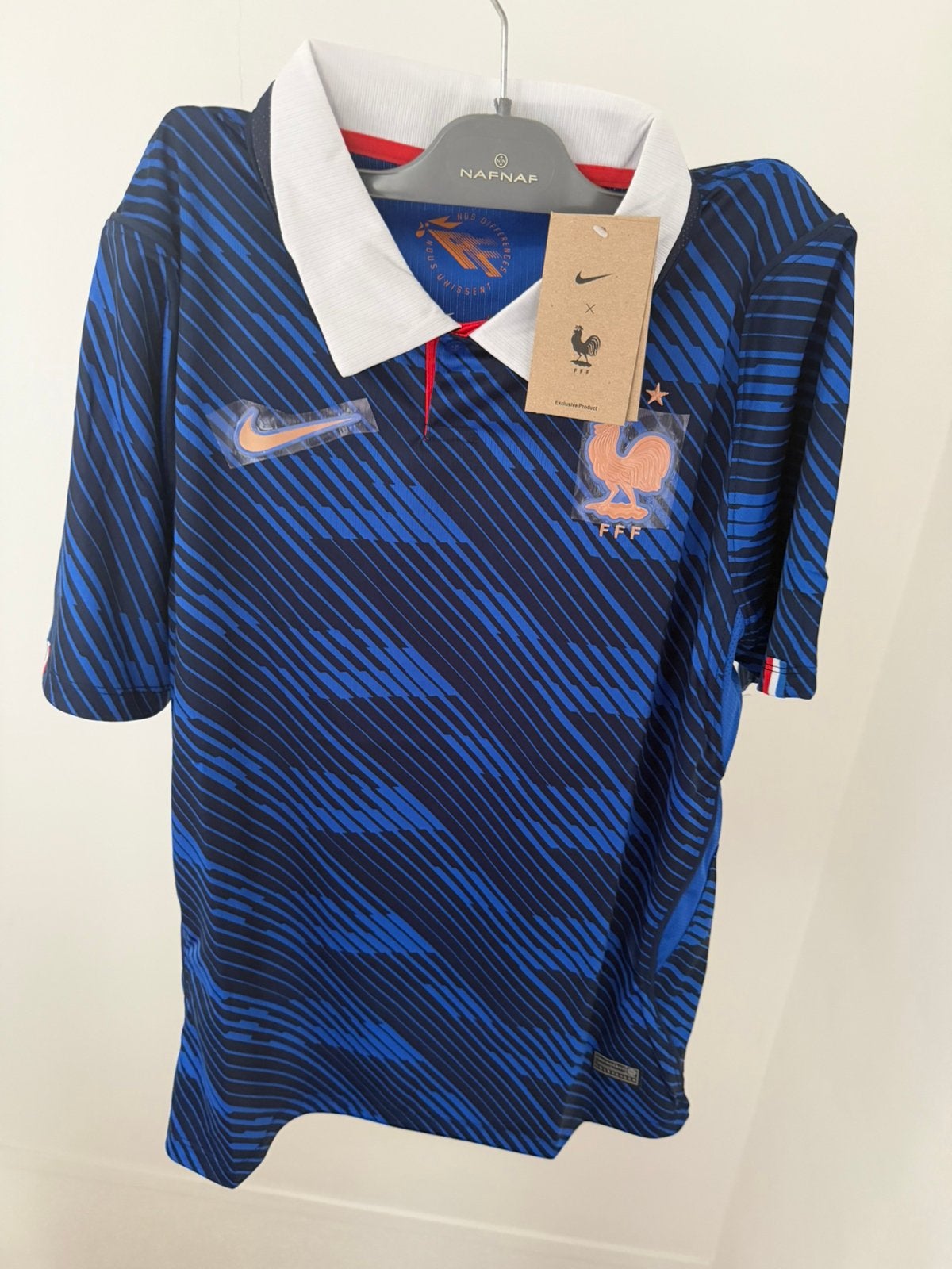 Maillot domicile France – Coupe du Monde 2026, Sports & Fitness, Football, Taille M, Enlèvement, Neuf, Maillot