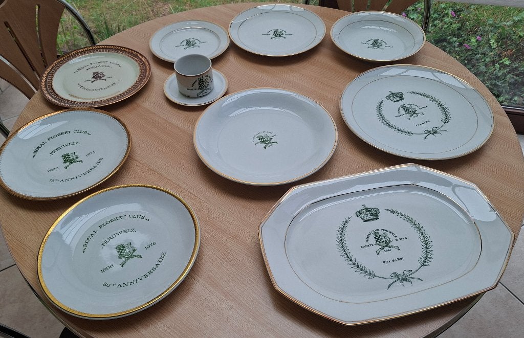 Service porcelaine Flobert-Club Peruwelz 88 pces, Enlèvement, Comme neuf, Porcelaine, Assiette ou Plat