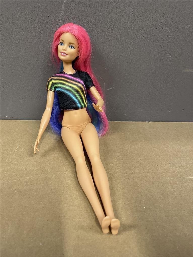 barbie pop met roze haar h14hf fhx00, Ophalen of Verzenden, Zo goed als nieuw, Barbie