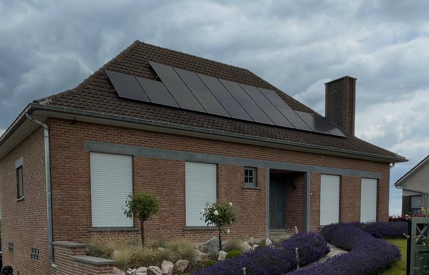 16 zonnepanelen van 300 w + omvormer + optimizers, Ophalen, Gebruikt