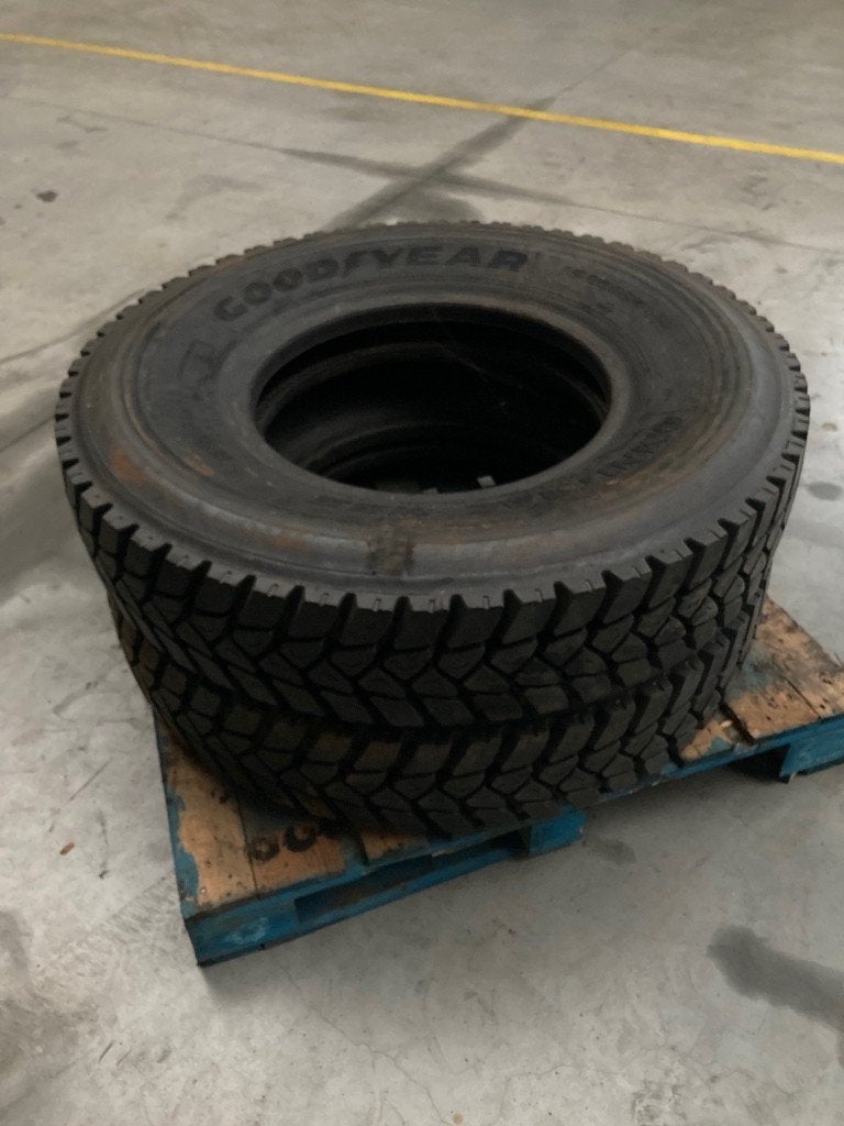 Banden 12.00R24, Auto-onderdelen, Gebruikt, Overige merken, Overige Auto-onderdelen