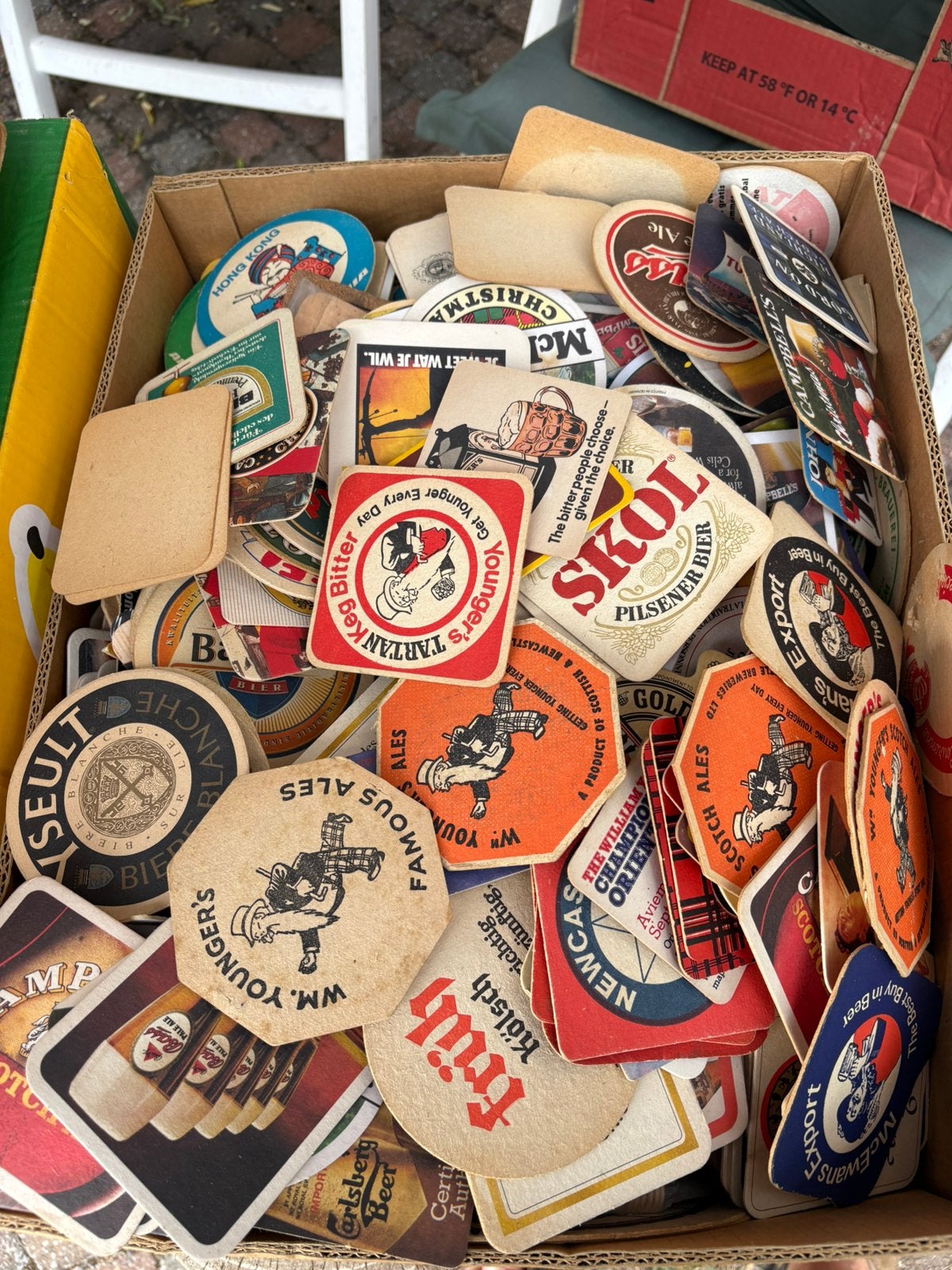 Buitenlandse bierviltjes oud volle bananendoos 3, Verzamelen, Biermerken, Ophalen of Verzenden, Zo goed als nieuw