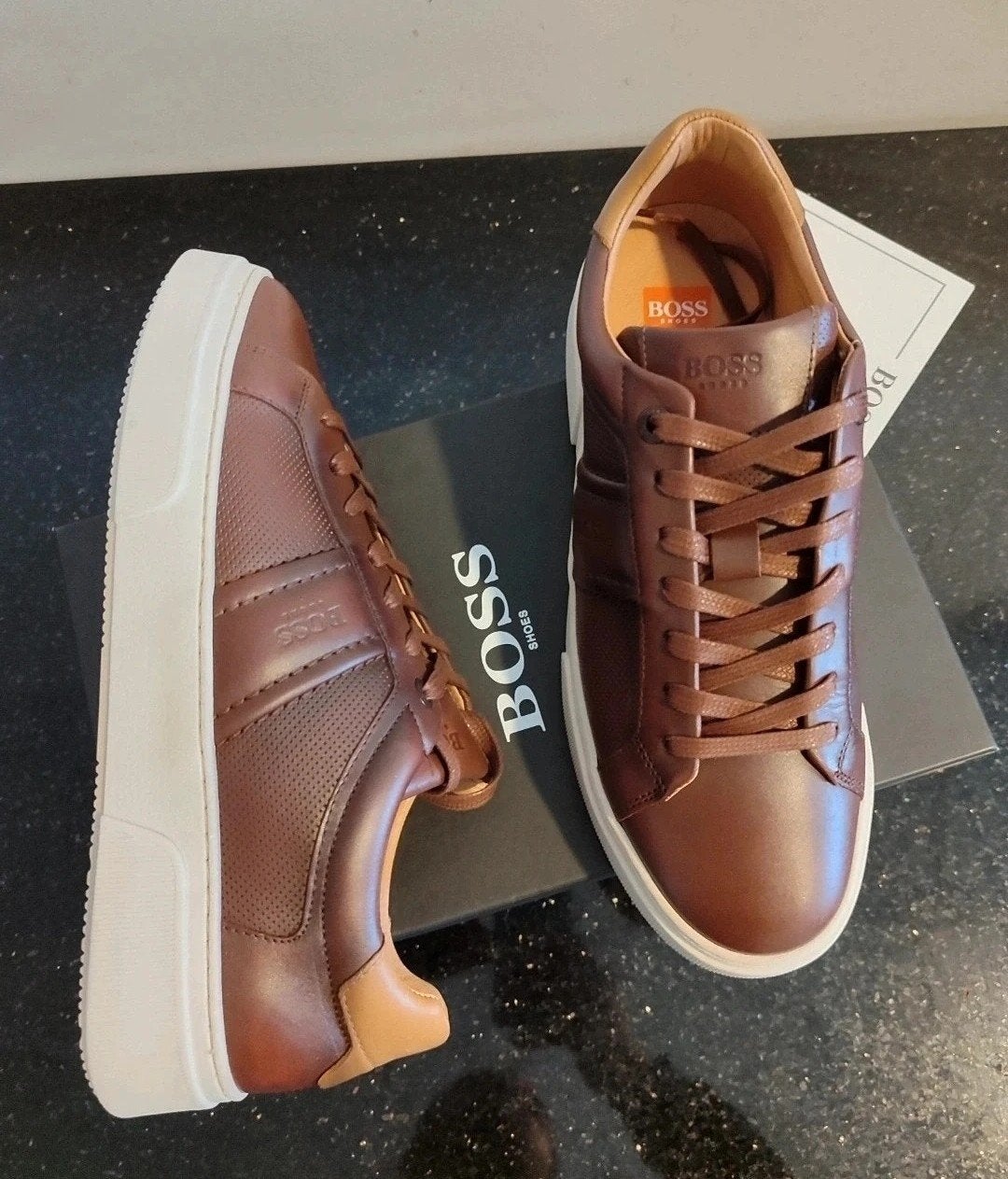magnifique basket boss caramelo burn taille 42, Kleding | Heren, Boss, Bruin, Nieuw, Ophalen of Verzenden