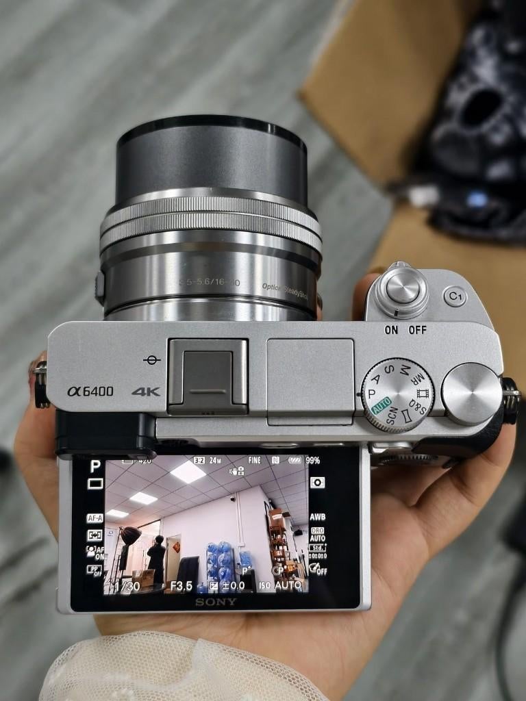 Sony Alpha a6400 24,2-MP 4K-Spiegelreflexkamera 16–50 mm, TV, Hi-fi & Vidéo, Appareils photo numériques, Enlèvement ou Envoi, Reconditionné
