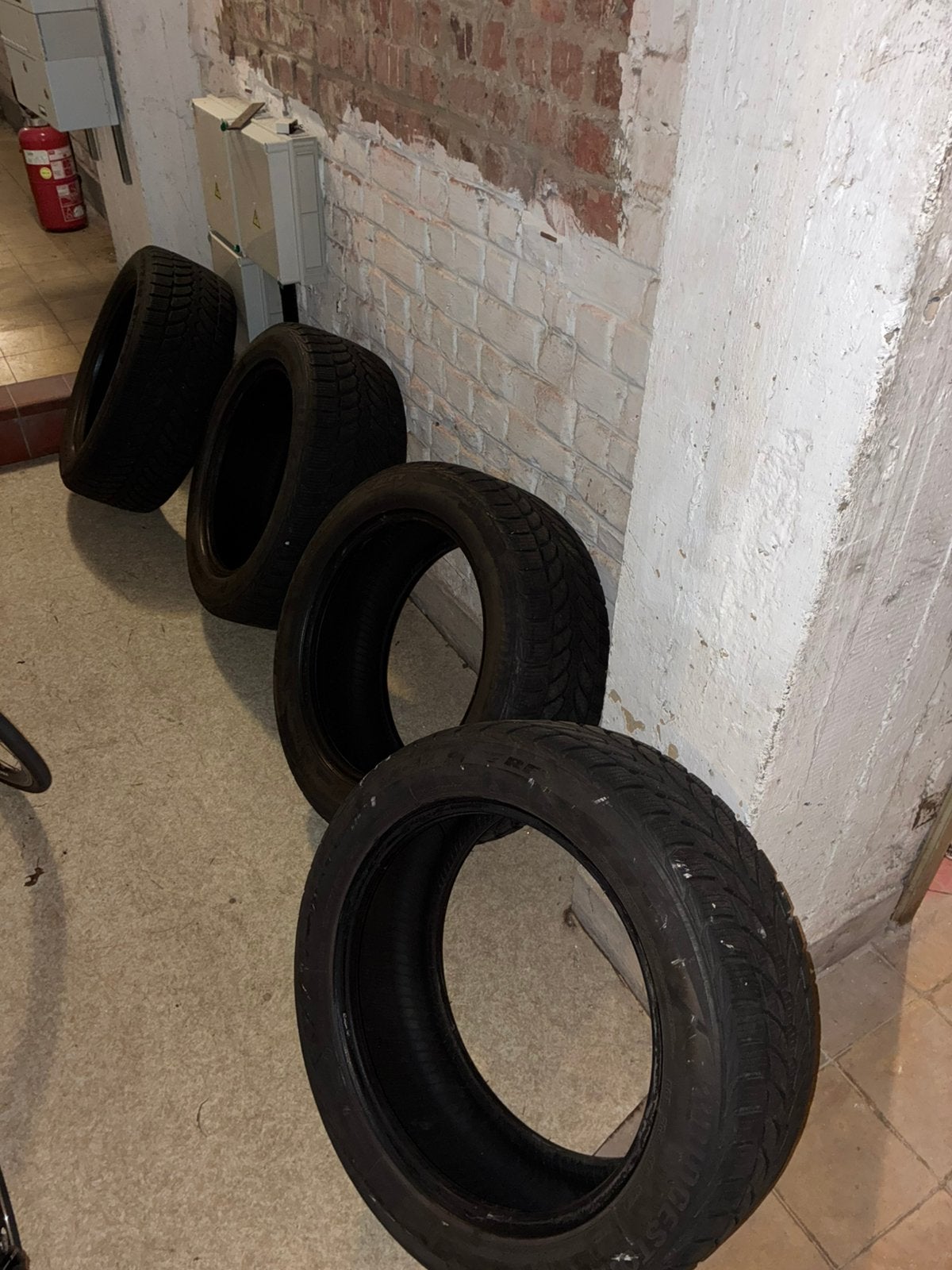 Set winterbanden 225/50R17, Autos : Pièces & Accessoires, Enlèvement, Pneus hiver