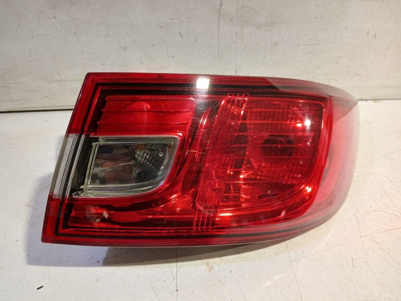Achterlicht carrosserie rechts Renault Clio, Onderdelen@venauto.nl, Van der Ven Autorecycling B.V., Gebruikt, Ettenseweg 76, 4706 PB Roosendaal, The Netherlands