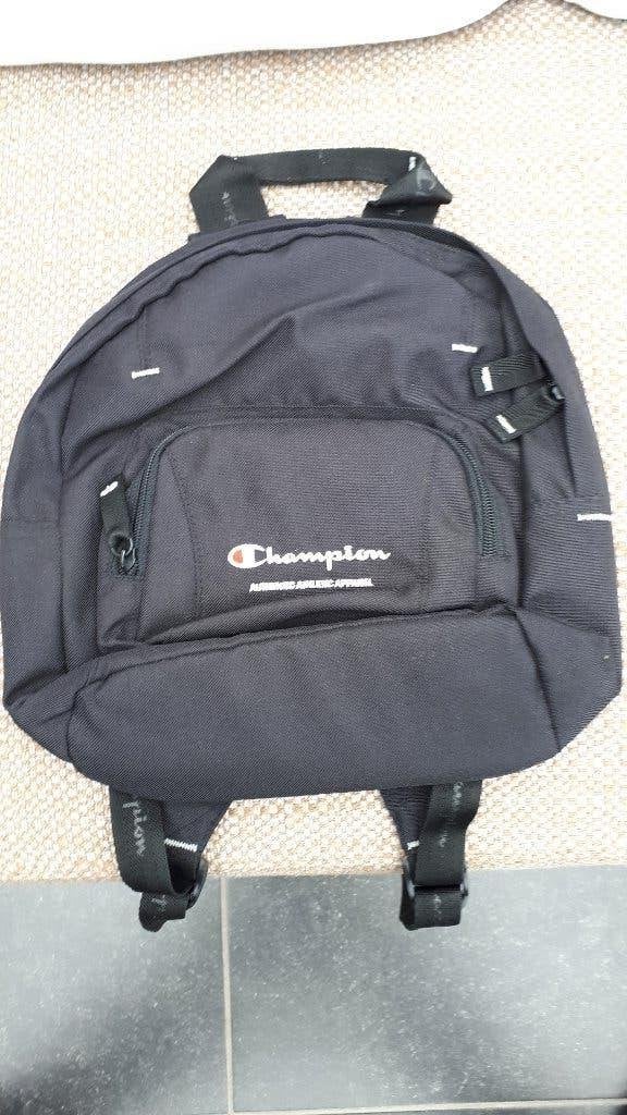 Rugzak van Champion, Handtassen en Accessoires, 25 tot 40 cm, Zo goed als nieuw, Trekking, 30 tot 45 cm