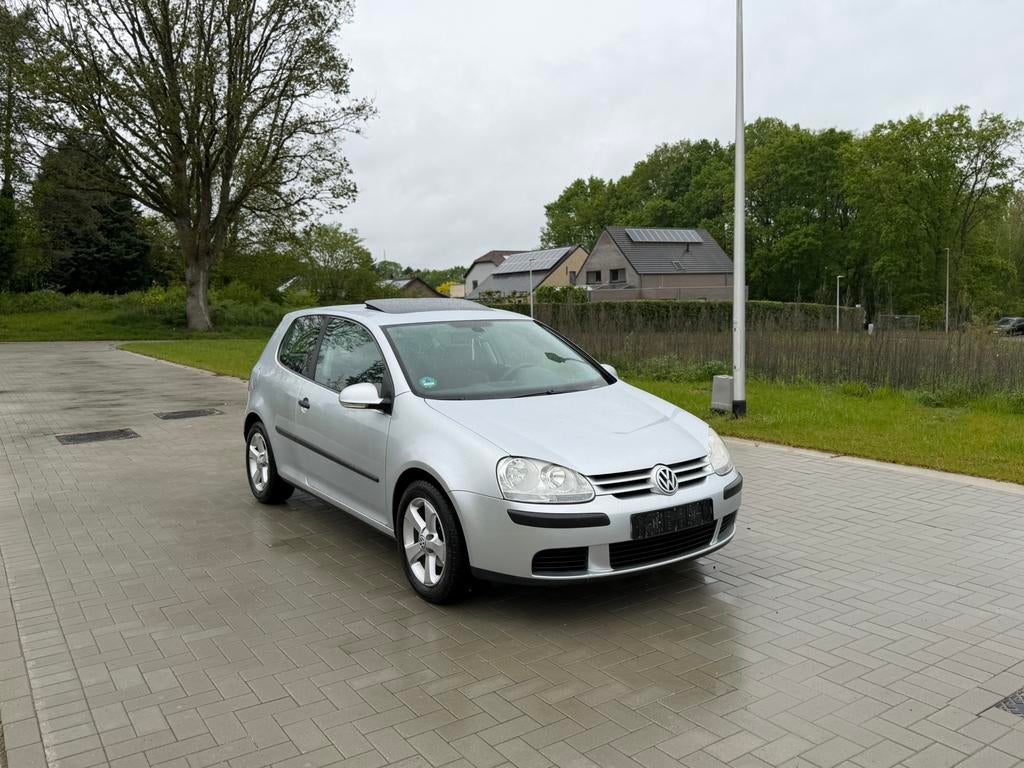 VW Golf 1.6fsi automaat/schuifdak/cruise, Auto's, Stof, Zwart, 5 zetels, Electronic Stability Program (ESP)