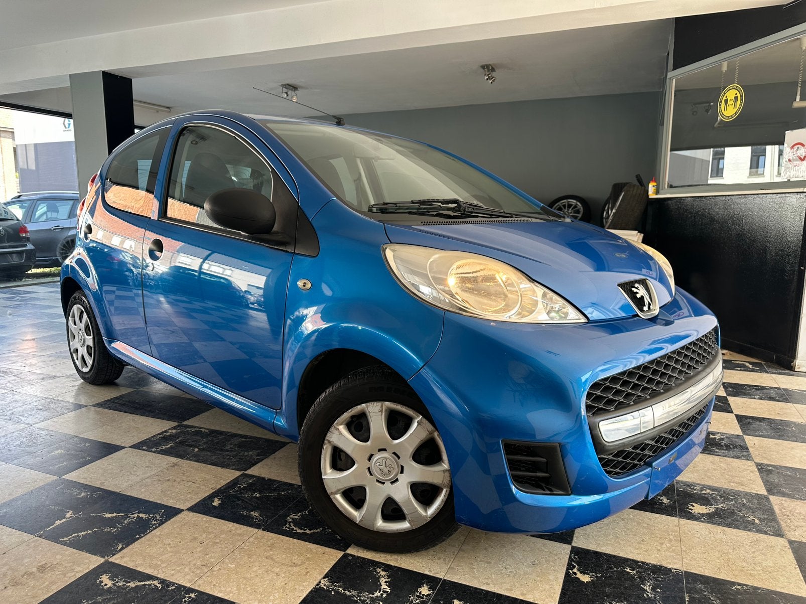 Peugeot 107 107 1.0i Tendance **58000 km**, Autos, Peugeot, Achat, Entreprise, Boîte manuelle, Noir