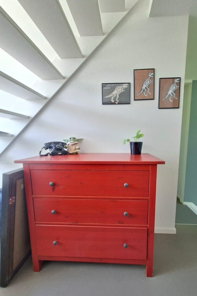 Hemnes Dressoir Ladenkast rood, Maison & Meubles, Armoires | Commodes, Utilisé, Moins de 100 cm, 100 à 150 cm, 25 à 50 cm, Autres essences de bois