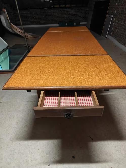 Table en bois, Enlèvement