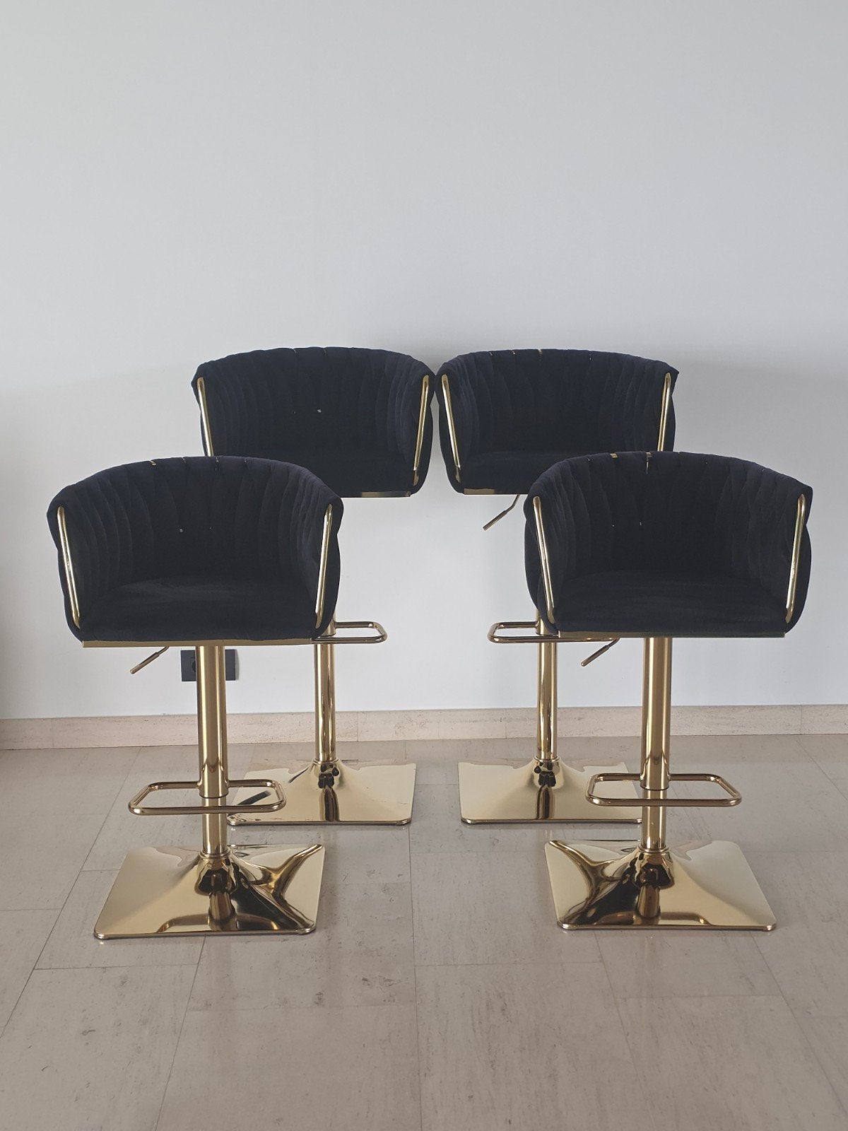 Barstoelen, Ophalen, In hoogte verstelbaar