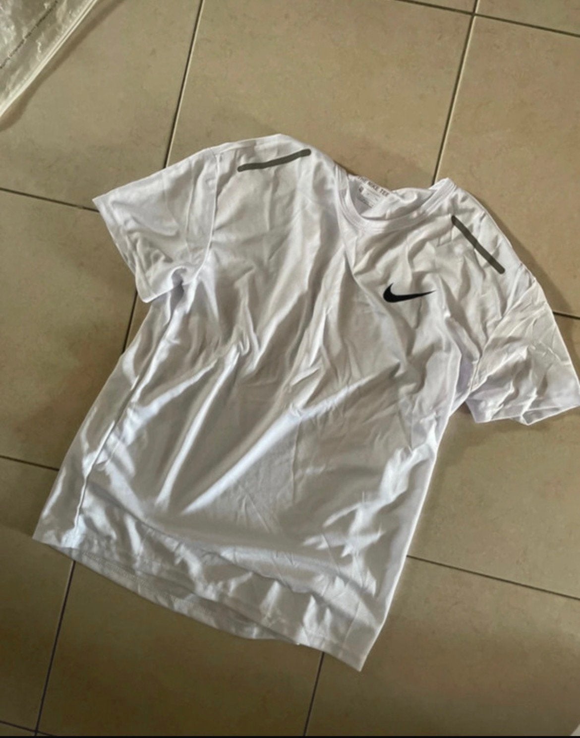 Nike miller t-shirt, Kleding | Dames, T-shirts, Ophalen of Verzenden, Zo goed als nieuw, Maat 38/40 (M), Korte mouw