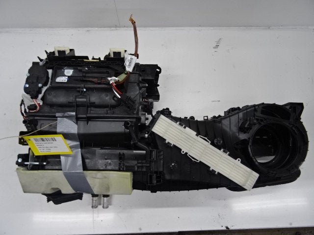 RADIATEUR DE CHAUFFAGE Audi A4 Avant (B8) (8T1820005Q), Auto-Union-Straße  1,
85057  Ingolstadt, DE, Info@audi.de, Audi, Utilisé