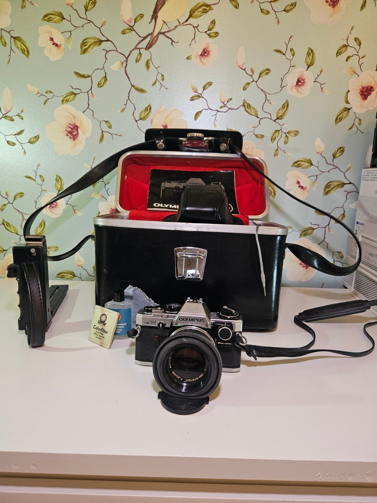 Olympus OM-10, y compris 50 mm et accessoires, TV, Hi-fi & Vidéo, Appareils photo analogiques, Olympus, Enlèvement