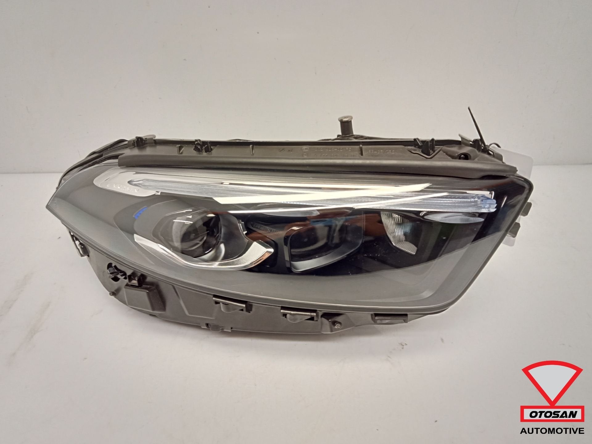 Phares avant multifaisceaux LED Mercedes A W177 Facelift R A, Mercedes-Benz AG, Mercedes-Benz, Utilisé, Mercedesstrasse 120
70372  Stuttgart, DE