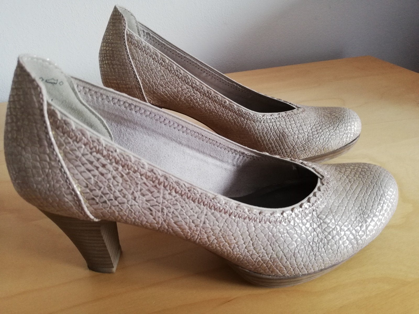 Tamaris schoenen pumps roze structuur goud maat 37, Ophalen of Verzenden, Roze, Pumps