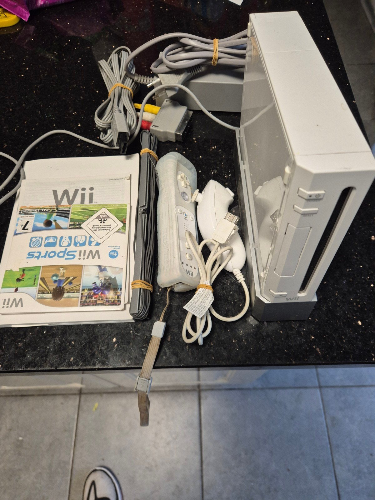 Nintendo Wii avec Wii Sports, Consoles de jeu & Jeux vidéo, Consoles de jeu | Nintendo Wii, Enlèvement ou Envoi