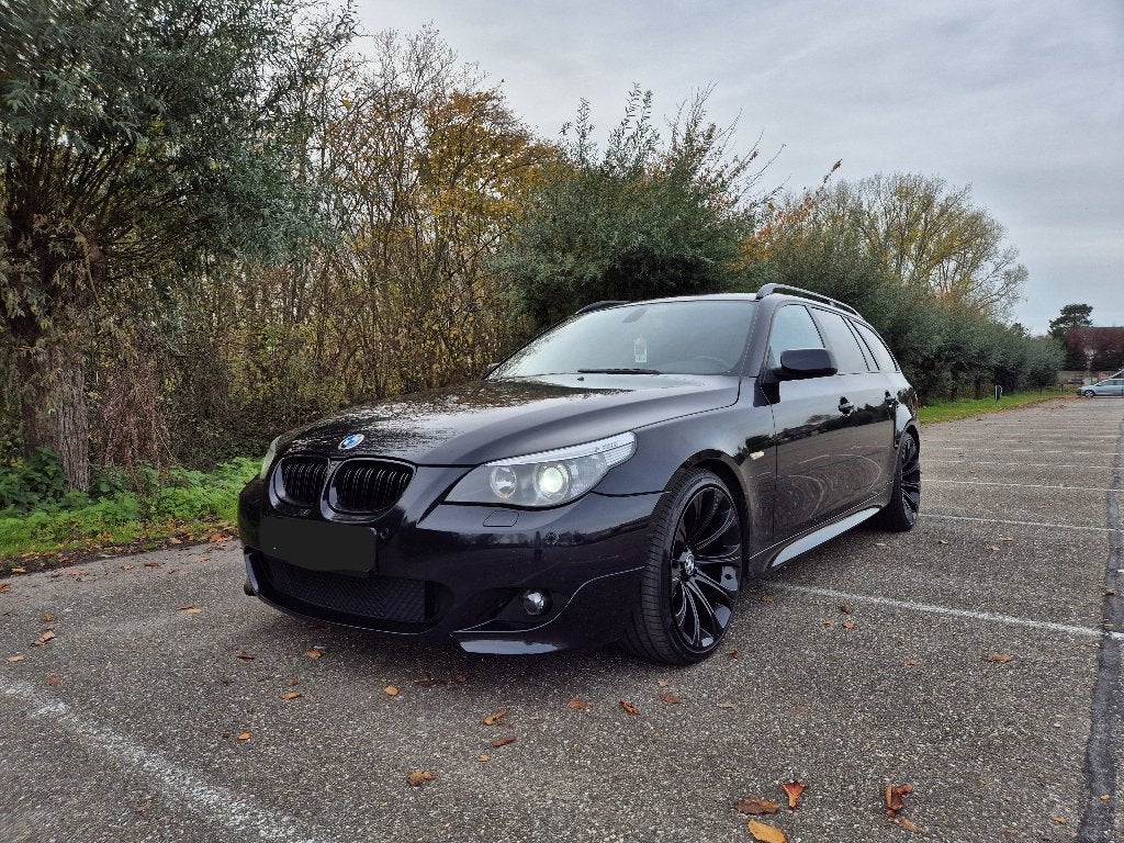 BMW 520D Touring / M-Pakket / Automaat, Automaat, Achterwielaandrijving, 1995 cc, Zwart