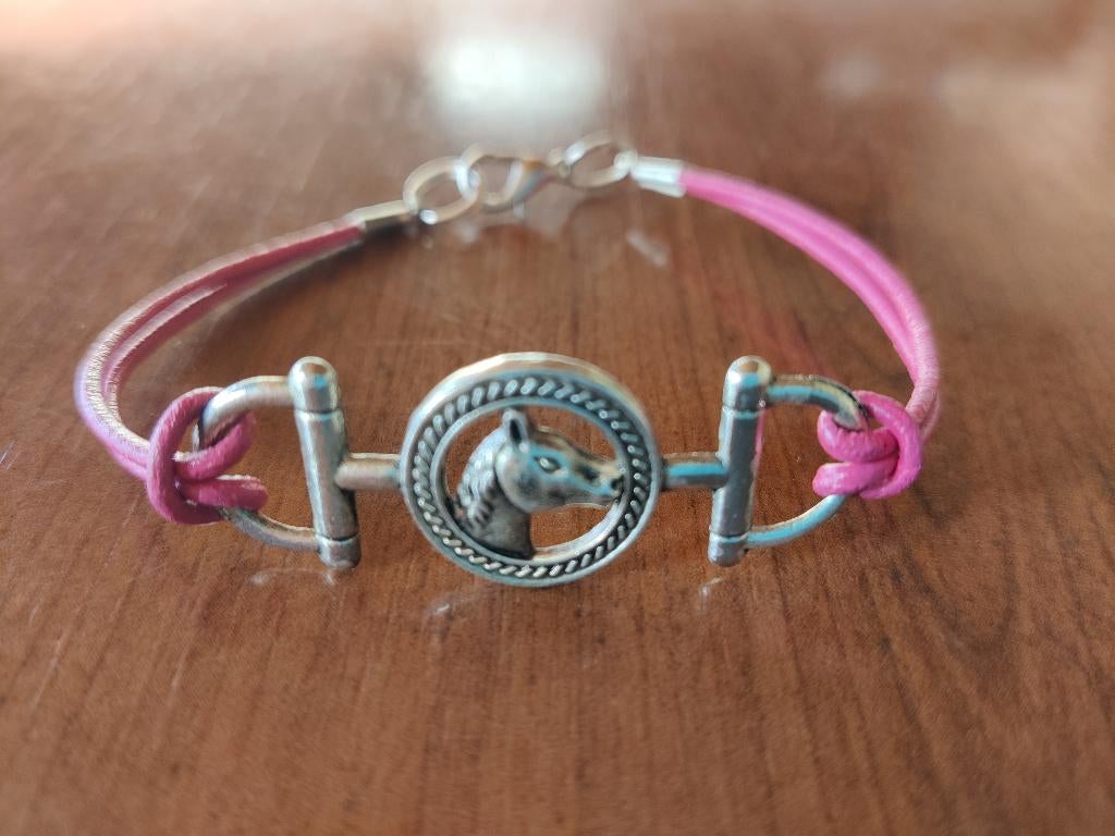 Lederen armband met paardenhoofd: roze, Bijoux, Sacs & Beauté, Bracelets, Enlèvement ou Envoi, Neuf, Rose, Cuir