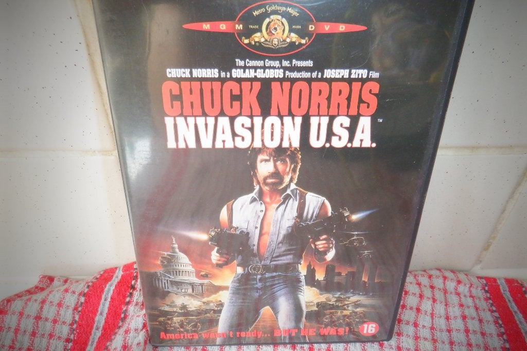 DVD Invasion U.S.A. ( Chuck Norris), Cd's en Dvd's, Dvd's | Actie, Vanaf 16 jaar, Verzenden, Spaans, Zo goed als nieuw