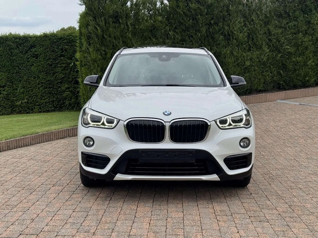 BMW X1 sDrive18i Sport Line / PANODAK / LEDER / NAVI / PDC, Auto's, Gebruikt, 136 pk, Wit, Leder