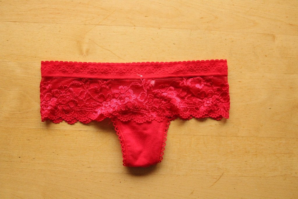 String rouge taille XS/S à motif floral NEUF, Vêtements | Femmes, Envoi, Rouge, String
