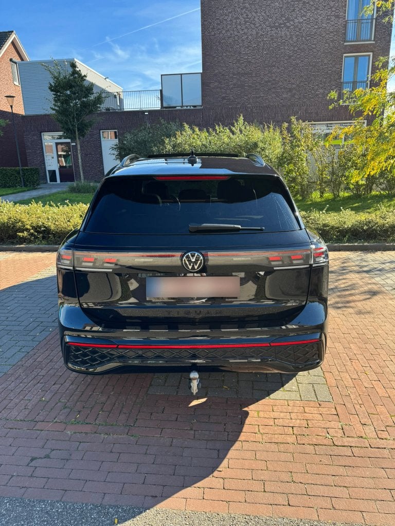 Volkswagen Tiguan R-Line| PANO | MASSAGE | Garantie 2029, Automaat, Dealer onderhouden, Zwart, Zwart