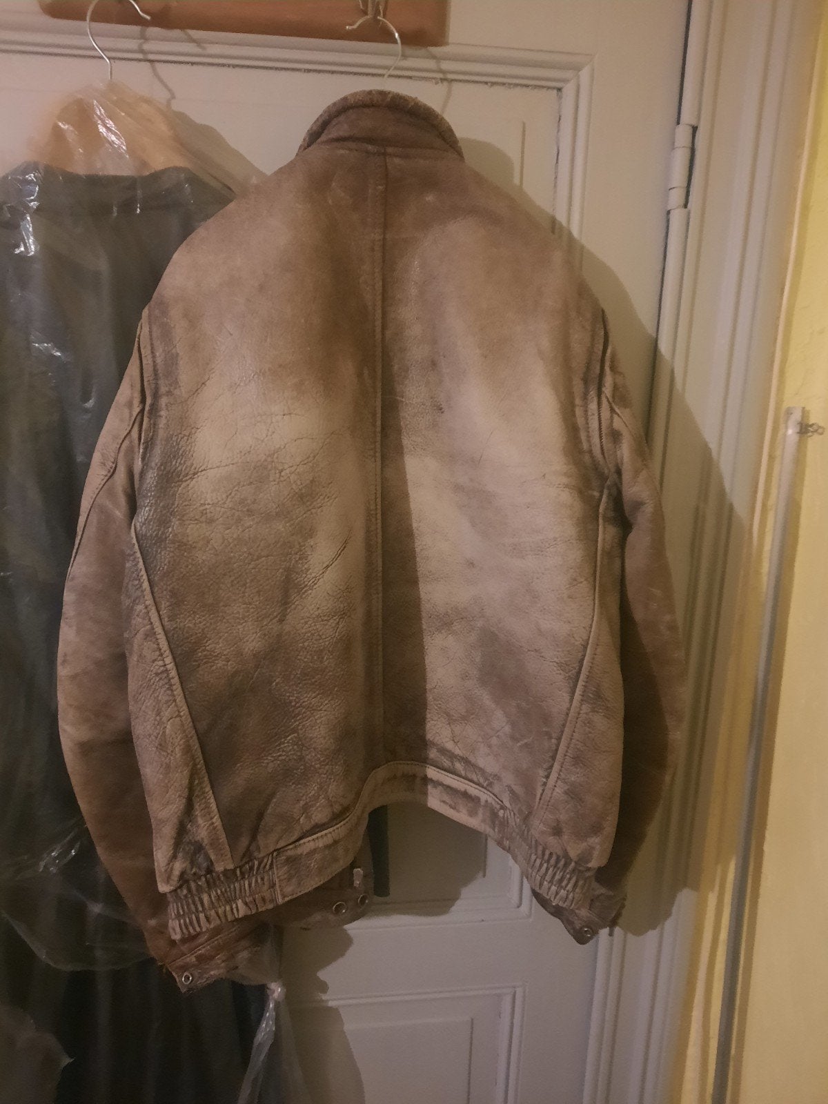 Veste en cuir vintage totale cuire même les poignets