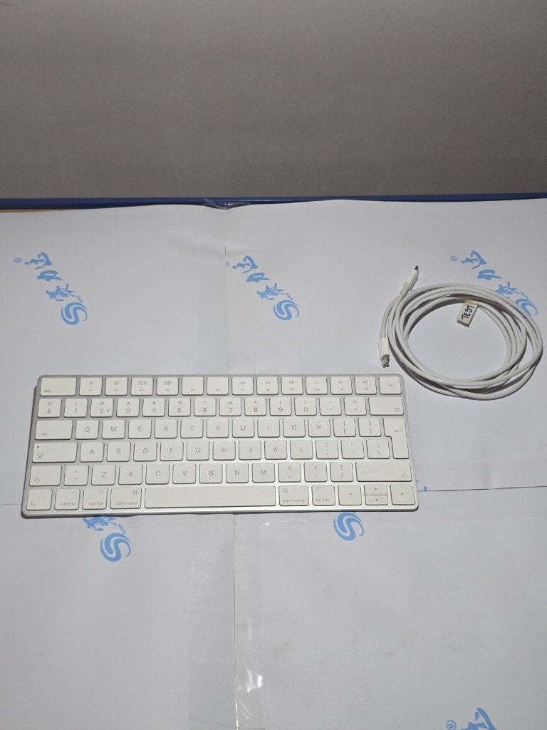 Apple Magic Keyboard Qwerty draadloos met kabel, Computers en Software, Gebruikt, Verzenden, Draadloos, Qwerty