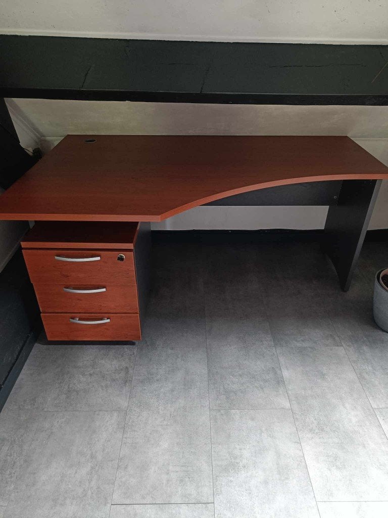 bureau angle, Enlèvement