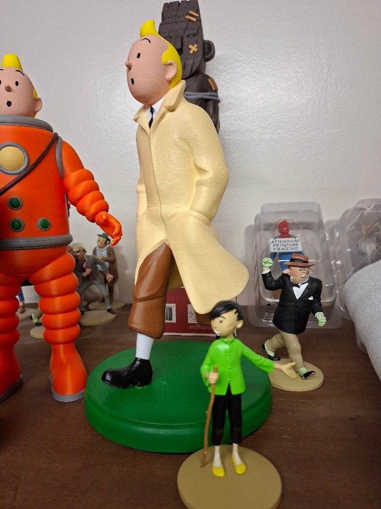 Figurine Tintin en trench-coat 30cm. peinte à la main, Enlèvement ou Envoi, Neuf, Autres types