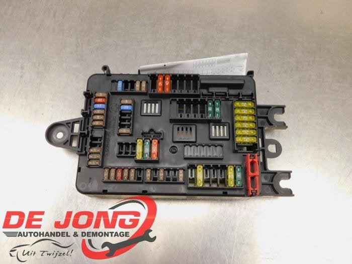 Boîte à fusibles d'un BMW 1-Serie, -, 3 mois de garantie, Utilisé, -