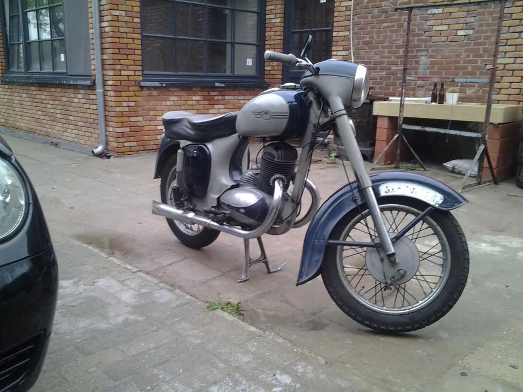 Jawa 353 jubileum, Motoren, Ophalen
