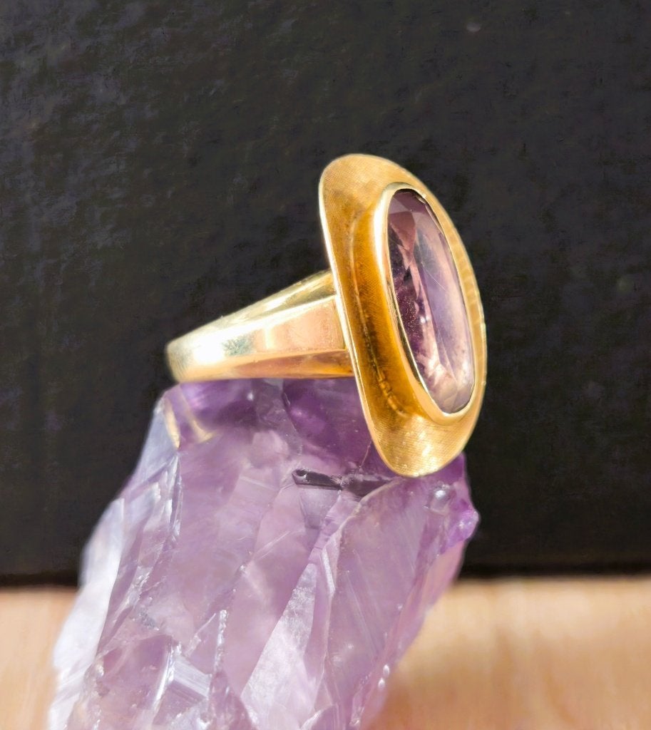 Vintage 18k Gouden Statement Ring met Grote Amethist, Handtassen en Accessoires, Ringen, 19 tot 20, Ophalen of Verzenden, Zo goed als nieuw