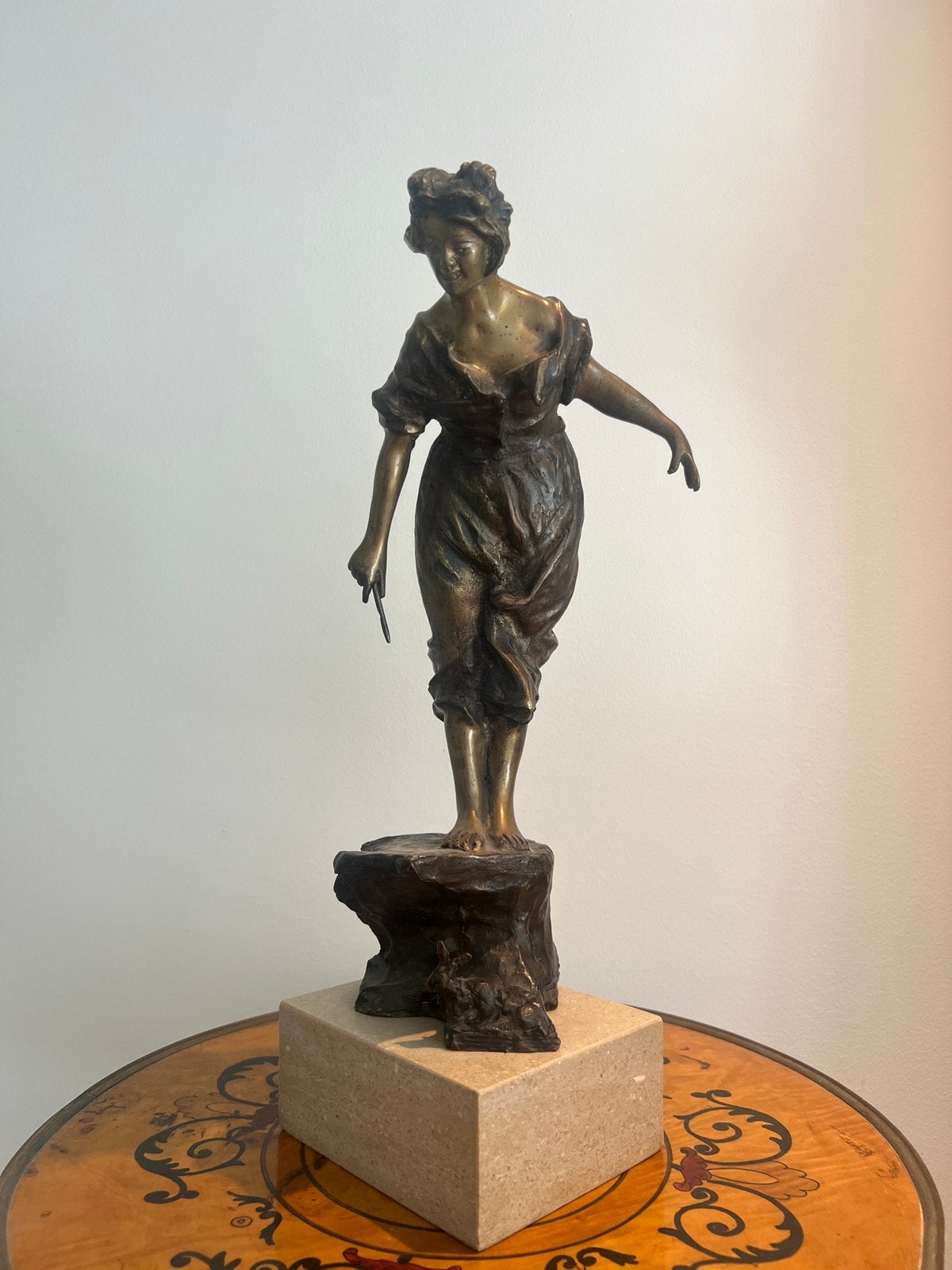 Prachtig Antiek Beeld "Meisje met Konijn" – G. Parente, Enlèvement, Bronze