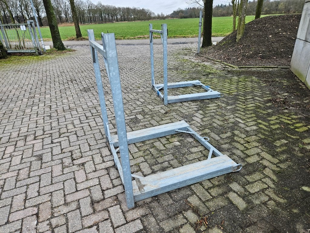 2 Gegalvaniseerde materialen bokken / platten bokken, Doe-het-zelf en Bouw, Ophalen, Zo goed als nieuw