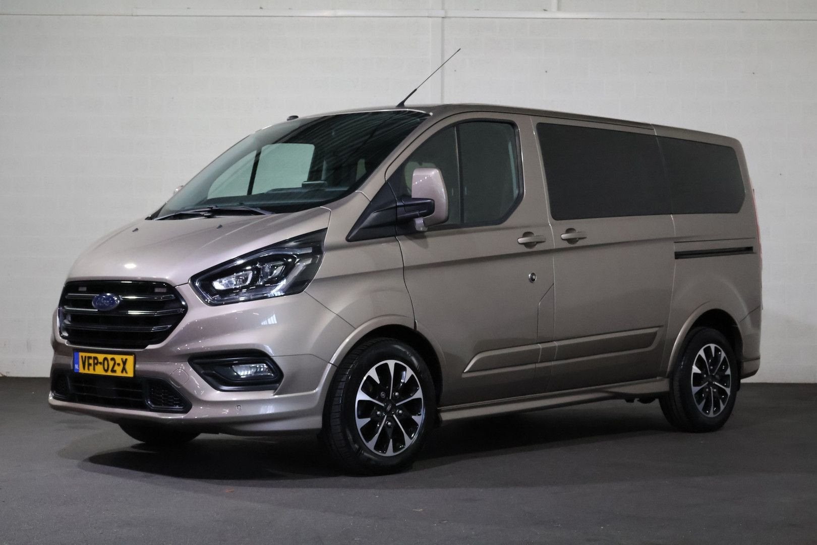Ford Transit Custom 2.0 TDCI L1 H1 Sport DC Automaat, Autos, Argent ou Gris, Achat, Diesel, Ford