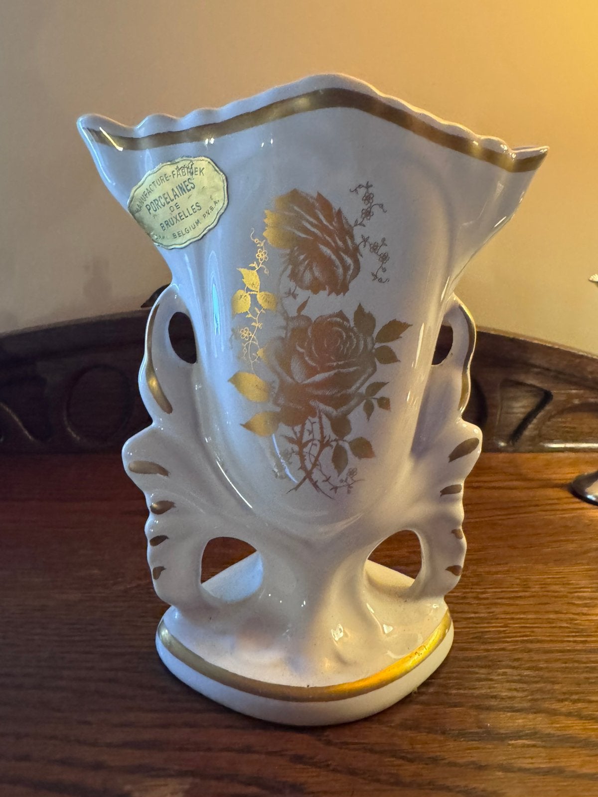 Porcelaine de Bruxelles vaas – gouddecor & rozen, Antiek en Kunst, Ophalen of Verzenden