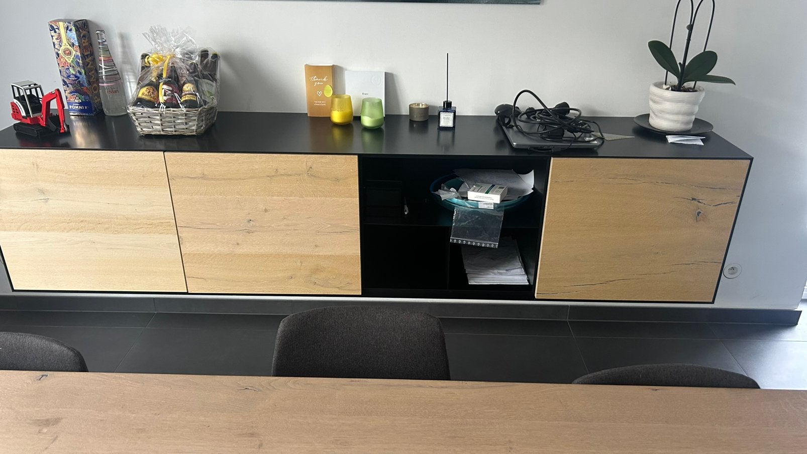 Mooie kasten + Tafel, Ophalen, Zo goed als nieuw