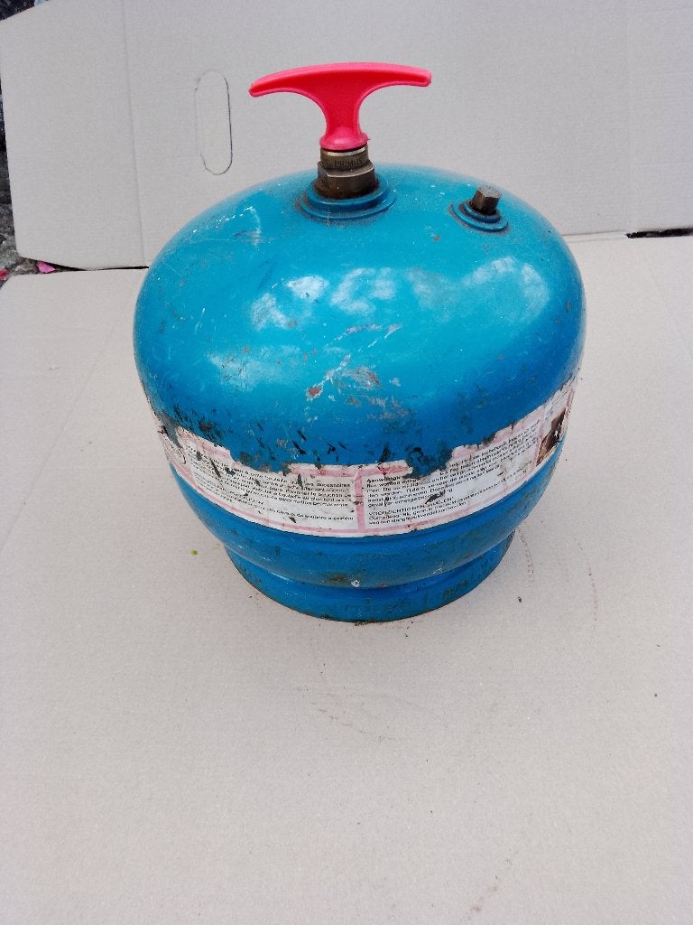 Primus gasfles 2KG leeg, zonder kraan en haak. (hervulbaar), Ophalen, Gebruikt