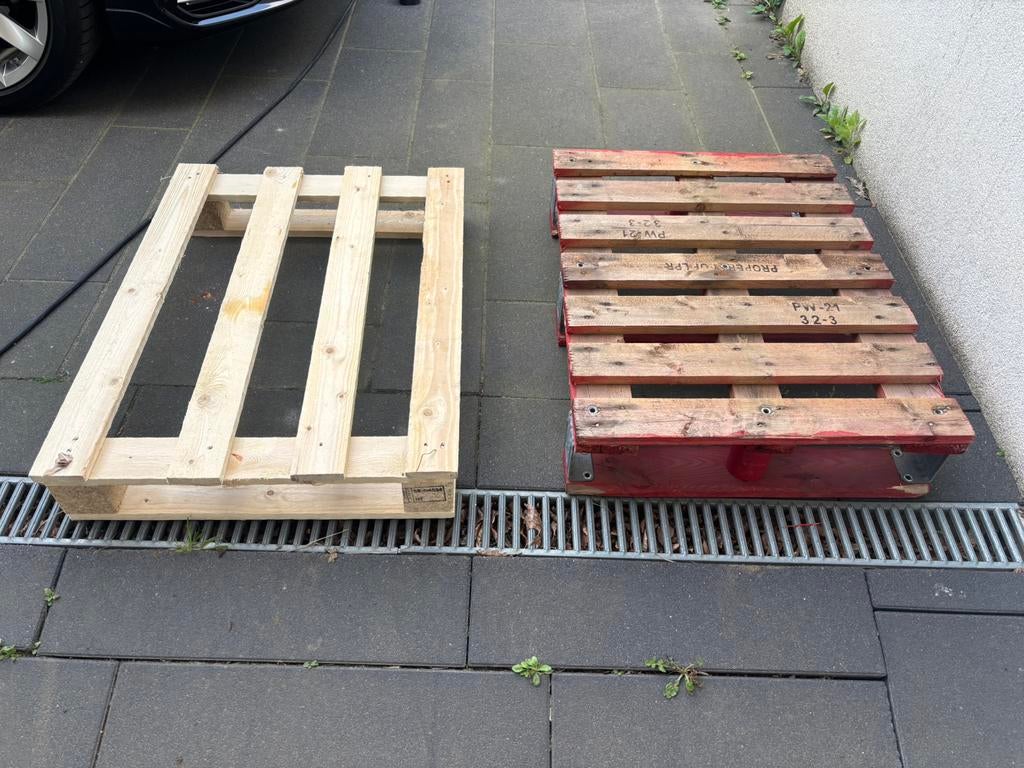 2 palletten: een LPR en een gewone, Doe-het-zelf en Bouw, Hout en Planken, Ophalen, Zo goed als nieuw