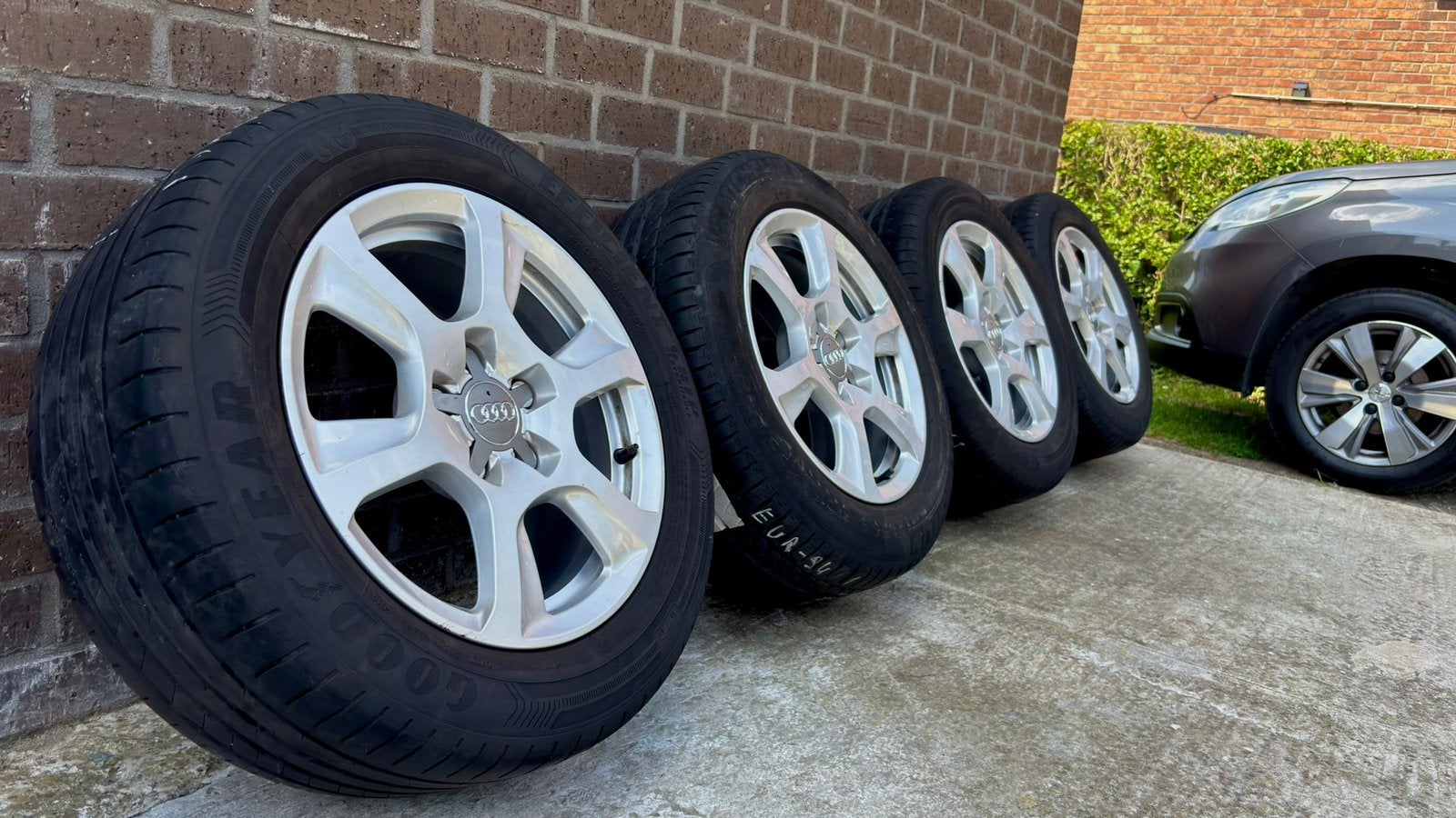 Audi banden met aluvelgen, Auto-onderdelen, Banden en Velgen, Ophalen, Gebruikt, 16 inch, Banden en Velgen