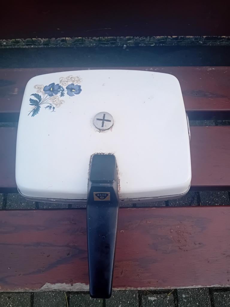 Onberispelijk ACEC-wafelijzer met elektrische kabel. E, Ophalen