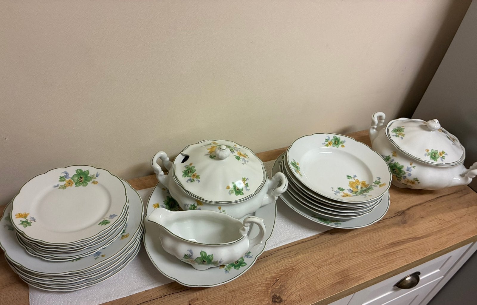 Service de vaisselle vintage porcelain 23 pièces comme neuf, Enlèvement