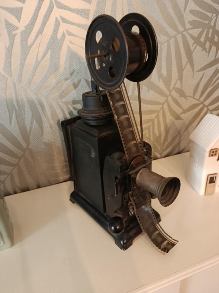 Oude filmcamera, Ophalen